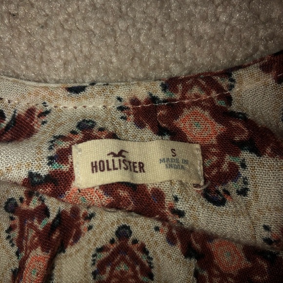 Patterned Cold-shoulder Blouse - Picture 3 of 4